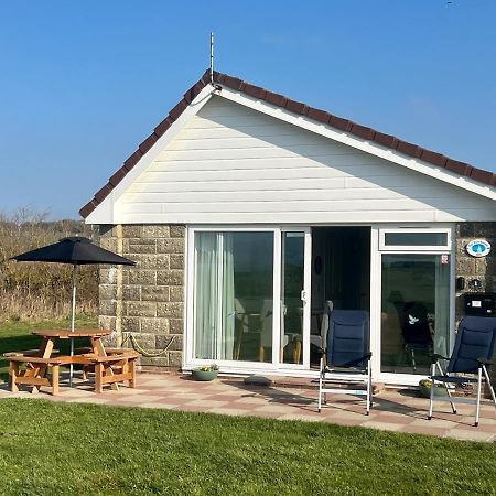 Bayview Self-Catering Coastal Bungalow In Rural West Wight Freshwater Buitenkant foto
